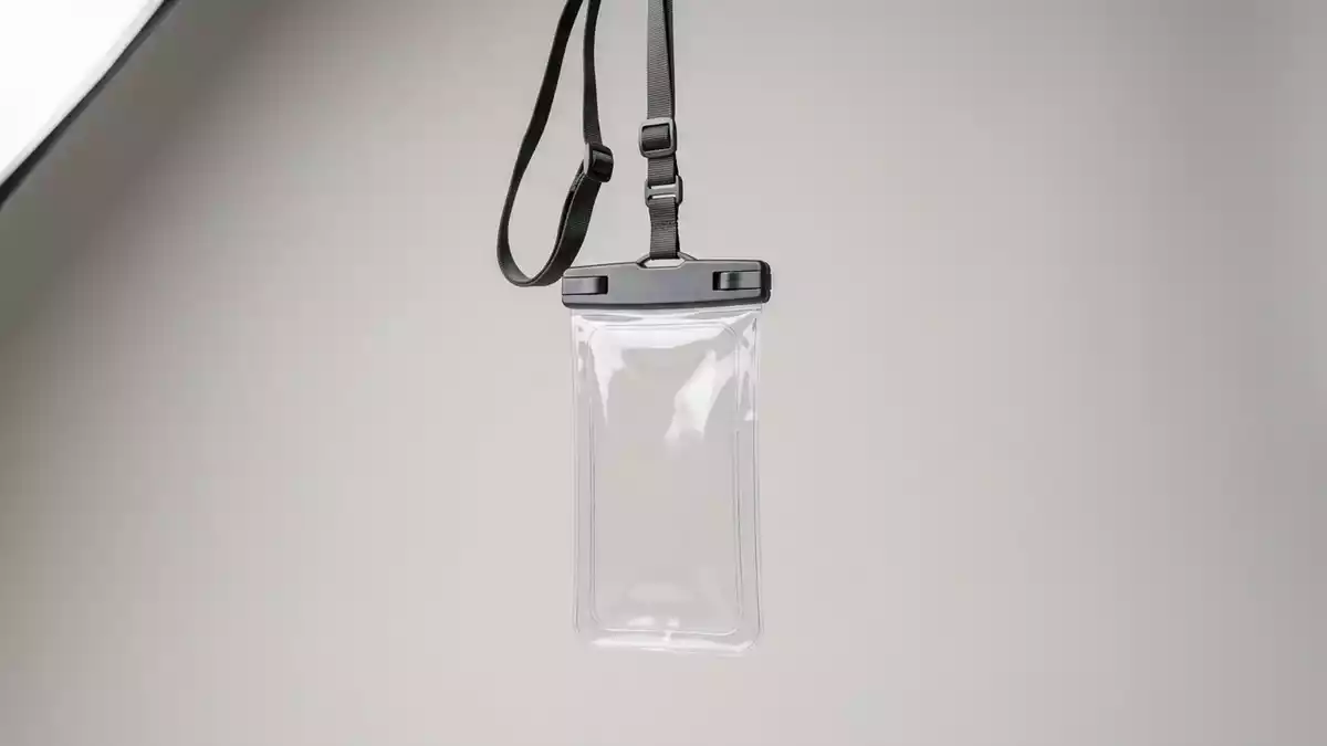 Fotorealistische Studioansicht von Handyhuelle in neutraler Produktdarstellung