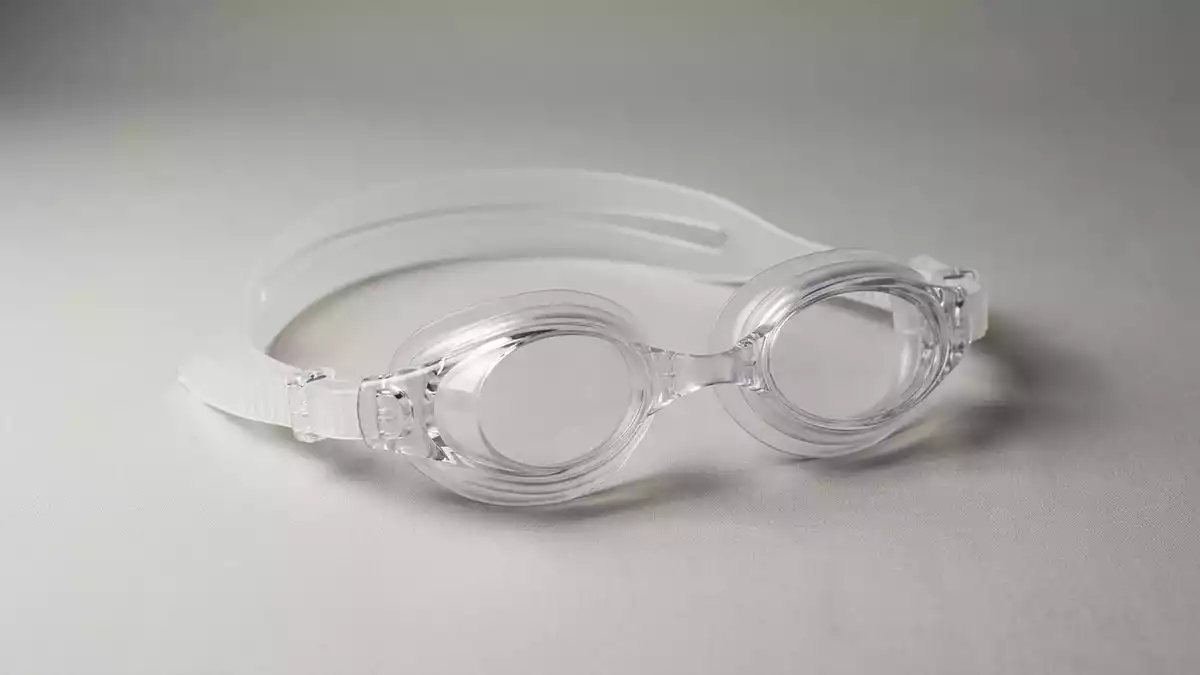 Fotorealistische Studioansicht von Kinder Schwimmbrille in neutraler Produktdarstellung