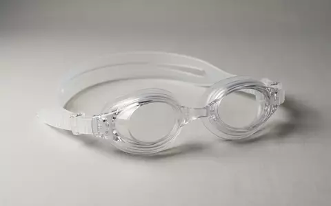 Fotorealistische Studioaufnahme von Kinder Schwimmbrille zum Thema Beco Kinder Schwimmbrille Sealife, klare Lichtfuehrung - Foto: THN