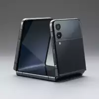 Fotorealistische Studioaufnahme von Klappbares Smartphone zum Thema Samsung Galaxy Z Flip, klare Lichtfuehrung - Foto: THN