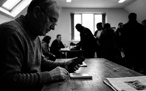 Schwarzweiss-Reportage mit Smartphone zum Thema Samsung Galaxy A16 5G, hoher Kontrast, sachlich dargestellt - Foto: THN