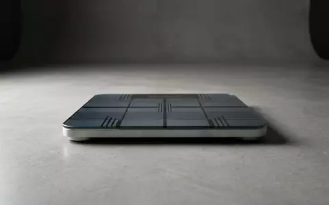 Fotorealistische Studioaufnahme von Koerperanalysewaage zum Thema Withings Body Scan Körperanalysewaage, klare Lichtfuehrung - Foto: THN