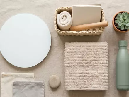 Flatlay-Arrangement rund um Koerperanalysewaage zum Thema Withings Body Scan Körperanalysewaage, weiches Oberlicht - Foto: THN