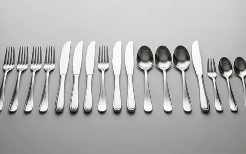 Fotorealistische Studioaufnahme von Besteckset zum Thema WMF Besteckset Nuova 30-teilig, klare Lichtfuehrung - Foto: THN