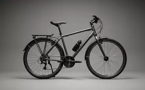Fotorealistische Studioaufnahme von Trekkingrad zum Thema Kettler Alu-Rad City Trekkingrad, klare Lichtfuehrung - Foto: THN