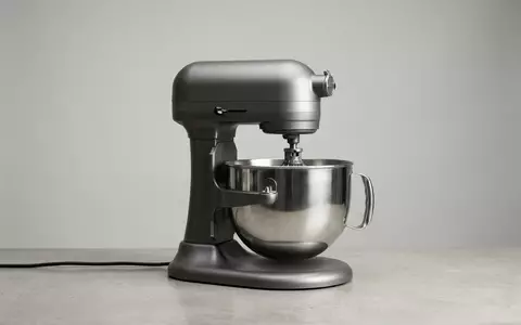 Fotorealistische Studioaufnahme von Kuechenmaschine zum Thema Kenwood kMix KMX754 Küchenmaschine, klare Lichtfuehrung - Foto: THN