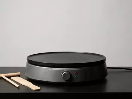 Fotorealistische Studioaufnahme von Crepesgeraet zum Thema Unold 48816 Crepes Maker, klare Lichtfuehrung - Foto: THN