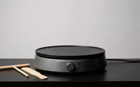 Fotorealistische Studioaufnahme von Crepesgeraet zum Thema Unold 48816 Crepes Maker, klare Lichtfuehrung - Foto: THN