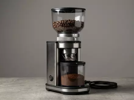 Fotorealistische Studioaufnahme von Kaffeemuehle zum Thema Wilfa Svart WSCG-2 Kaffeemühle, klare Lichtfuehrung - Foto: THN