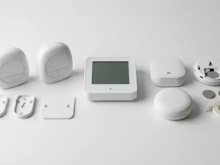 Fotorealistische Studioaufnahme von Heizungssteuerung zum Thema Honeywell Home evohome Starter-Set, klare Lichtfuehrung - Foto: THN