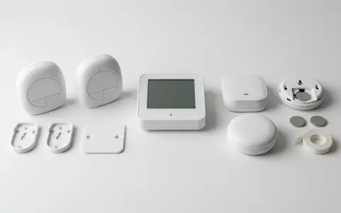 Fotorealistische Studioaufnahme von Heizungssteuerung zum Thema Honeywell Home evohome Starter-Set, klare Lichtfuehrung - Foto: THN