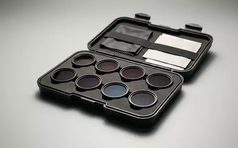 Fotorealistische Studioaufnahme von Kamerafilter Set zum Thema PolarPro LiteChaser, klare Lichtfuehrung, sachlich dargestellt - Foto: THN