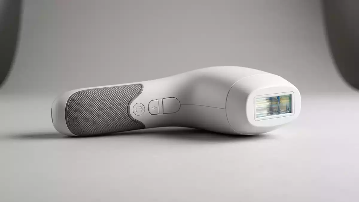 Fotorealistische Studioansicht von IPL-Haarentferner in neutraler Produktdarstellung