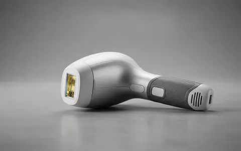 Fotorealistische Studioaufnahme von IPL-Haarentferner zum Thema Braun Silk-expert Pro 5, klare Lichtfuehrung - Foto: THN