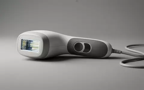 Fotorealistische Studioaufnahme von IPL-Haarentferner zum Thema Braun Smart IPL Skin, klare Lichtfuehrung - Foto: THN