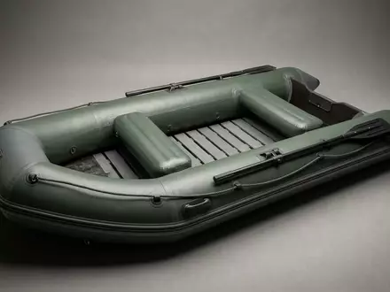 Fotorealistische Studioaufnahme von Angel-Schlauchboot zum Thema Sevylor Fish Hunter Schlauchboot, klare Lichtfuehrung - Foto: THN