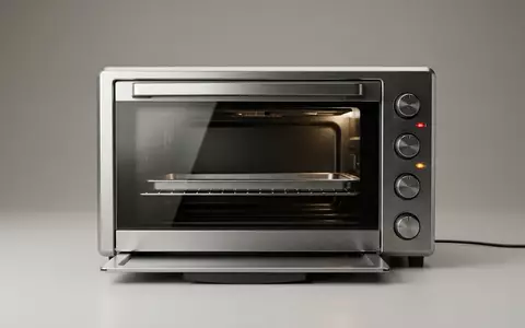 Fotorealistische Studioaufnahme von Minibackofen zum Thema Severin TO 2058 Minibackofen, klare Lichtfuehrung - Foto: THN
