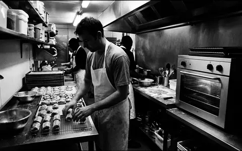 Schwarzweiss-Reportage mit Minibackofen zum Thema Severin TO 2058 Minibackofen, hoher Kontrast, sachlich dargestellt - Foto: THN