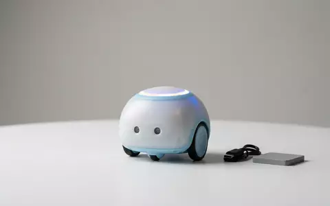 Fotorealistische Studioaufnahme von Lernroboter zum Thema Ozobot Evo, klare Lichtfuehrung, sachlich dargestellt - Foto: THN