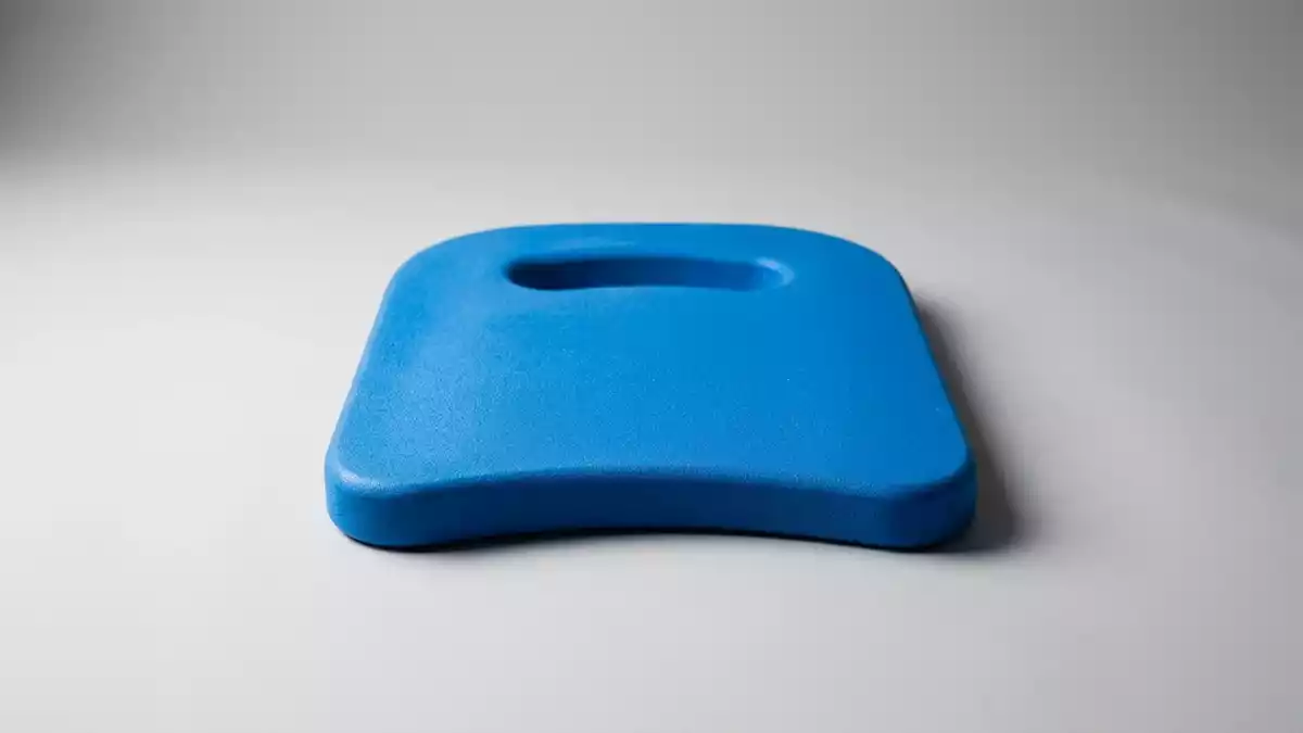 Fotorealistische Studioansicht von Schwimmbrett in neutraler Produktdarstellung