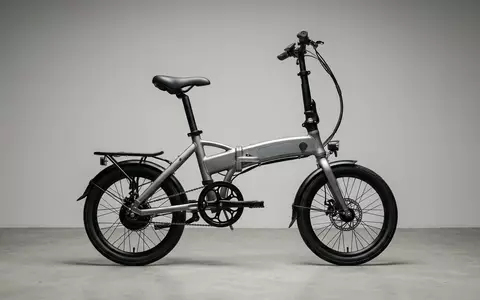 Fotorealistische Studioaufnahme von Elektro-Klapprad zum Thema Finbike CityBike Klapprad E-Bike, klare Lichtfuehrung - Foto: THN