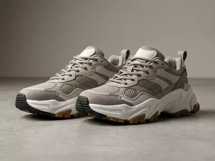Fotorealistische Studioaufnahme von Sneaker zum Thema Puma RS-X Sneaker, klare Lichtfuehrung, sachlich dargestellt - Foto: THN