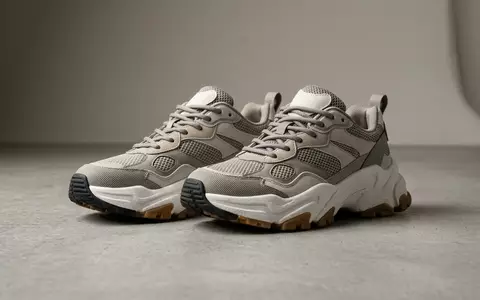 Fotorealistische Studioaufnahme von Sneaker zum Thema Puma RS-X Sneaker, klare Lichtfuehrung, sachlich dargestellt - Foto: THN
