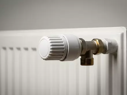 Fotorealistische Studioaufnahme von Heizkoerperthermostat zum Thema Netatmo Smartes Heizkörperthermostat SVN-DE, klare Lichtfuehrung - Foto: THN