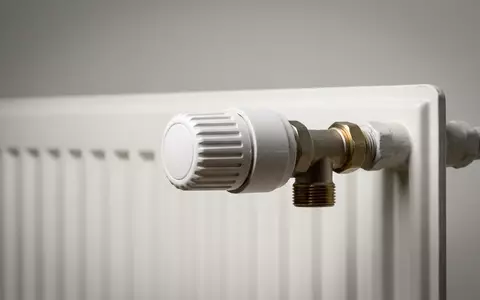 Fotorealistische Studioaufnahme von Heizkoerperthermostat zum Thema Netatmo Smartes Heizkörperthermostat SVN-DE, klare Lichtfuehrung - Foto: THN