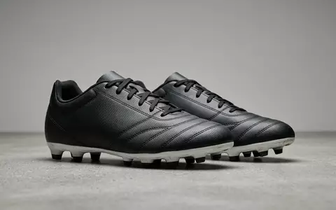 Fotorealistische Studioaufnahme von Fussballschuhe zum Thema Puma Future 7 Pro, klare Lichtfuehrung - Foto: THN