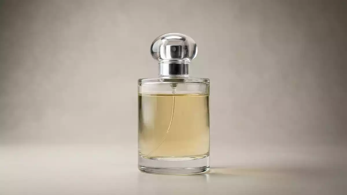 Fotorealistische Studioansicht von Eau de Cologne in neutraler Produktdarstellung