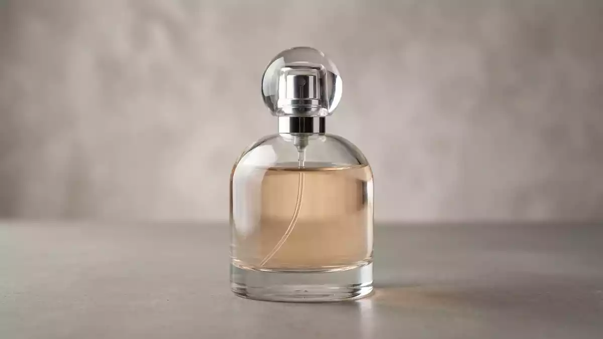 Fotorealistische Studioansicht von Eau de Cologne in neutraler Produktdarstellung