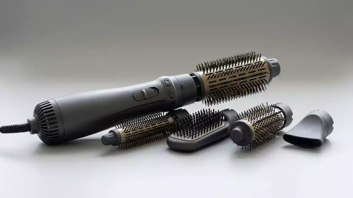 Fotorealistische Studioansicht von Warmluftstyler in neutraler Produktdarstellung