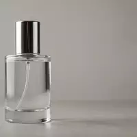Fotorealistische Studioaufnahme von Eau de Toilette zum Thema Jimmy Choo Man EdT, klare Lichtfuehrung - Foto: THN