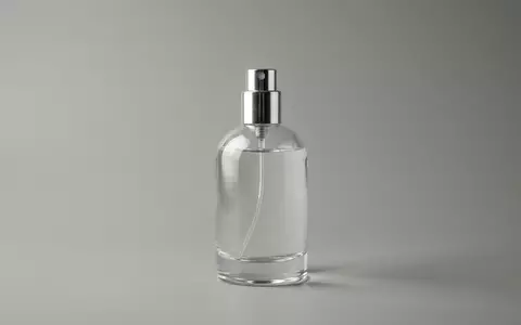 Fotorealistische Studioaufnahme von Eau de Toilette zum Thema Montblanc Legend Spirit EdT, klare Lichtfuehrung - Foto: THN
