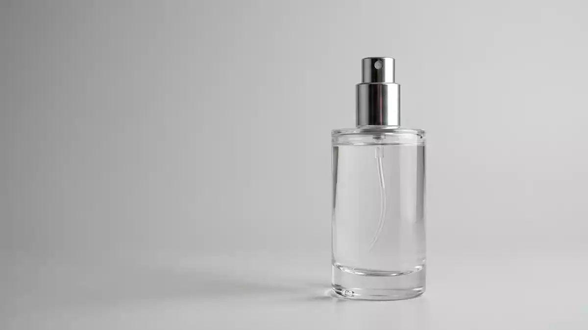 Fotorealistische Studioansicht von Eau de Toilette in neutraler Produktdarstellung