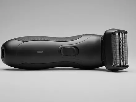 Fotorealistische Studioaufnahme von Damenrasierer zum Thema Philips SatinShave Prestige Damenrasierer, klare Lichtfuehrung - Foto: THN