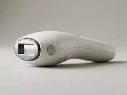 Fotorealistische Studioaufnahme von Haarentferner zum Thema Philips Lumea 6000 IPL, klare Lichtfuehrung - Foto: THN