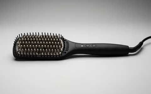 Fotorealistische Studioaufnahme von Heissluftbuerste zum Thema Shark SmoothStyle Heated Brush, klare Lichtfuehrung - Foto: THN