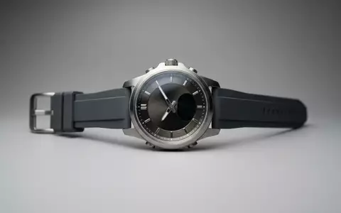 Fotorealistische Studioaufnahme von Hybrid-Smartwatch zum Thema Withings ScanWatch 2 Hybrid-Smartwatch, klare Lichtfuehrung - Foto: THN