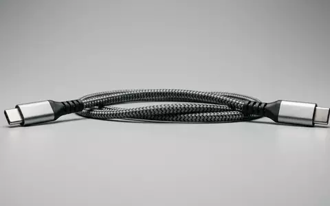 Fotorealistische Studioaufnahme von USB C Kabel zum Thema Choetech USB-C auf USB-C, klare Lichtfuehrung - Foto: THN