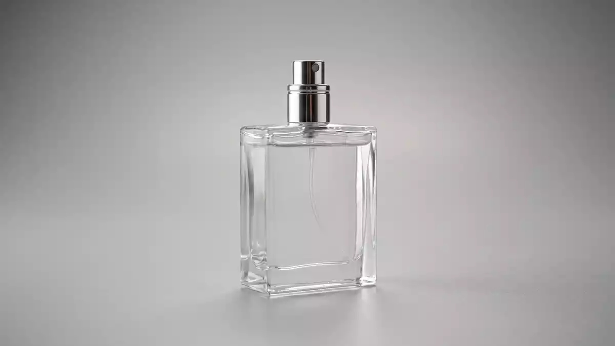Fotorealistische Studioansicht von Eau de Toilette in neutraler Produktdarstellung