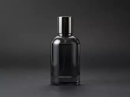Fotorealistische Studioaufnahme von Eau de Parfum zum Thema Joop! Miss Wild EdP, klare Lichtfuehrung - Foto: THN