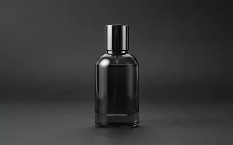 Fotorealistische Studioaufnahme von Eau de Parfum zum Thema Joop! Miss Wild EdP, klare Lichtfuehrung - Foto: THN