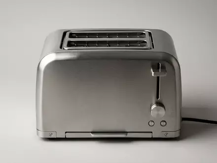Fotorealistische Studioaufnahme von Zweischeibentoaster zum Thema Russell Hobbs 21831-56 Buckingham, klare Lichtfuehrung - Foto: THN