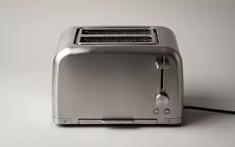 Fotorealistische Studioaufnahme von Zweischeibentoaster zum Thema Russell Hobbs 21831-56 Buckingham, klare Lichtfuehrung - Foto: THN