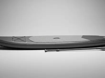 Fotorealistische Studioaufnahme von Aufblasbares SUP-Board zum Thema Red Paddle Co Ride, klare Lichtfuehrung - Foto: THN