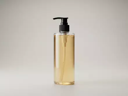Fotorealistische Studioaufnahme von Shampoo zum Thema Redken All Soft Shampoo, klare Lichtfuehrung - Foto: THN