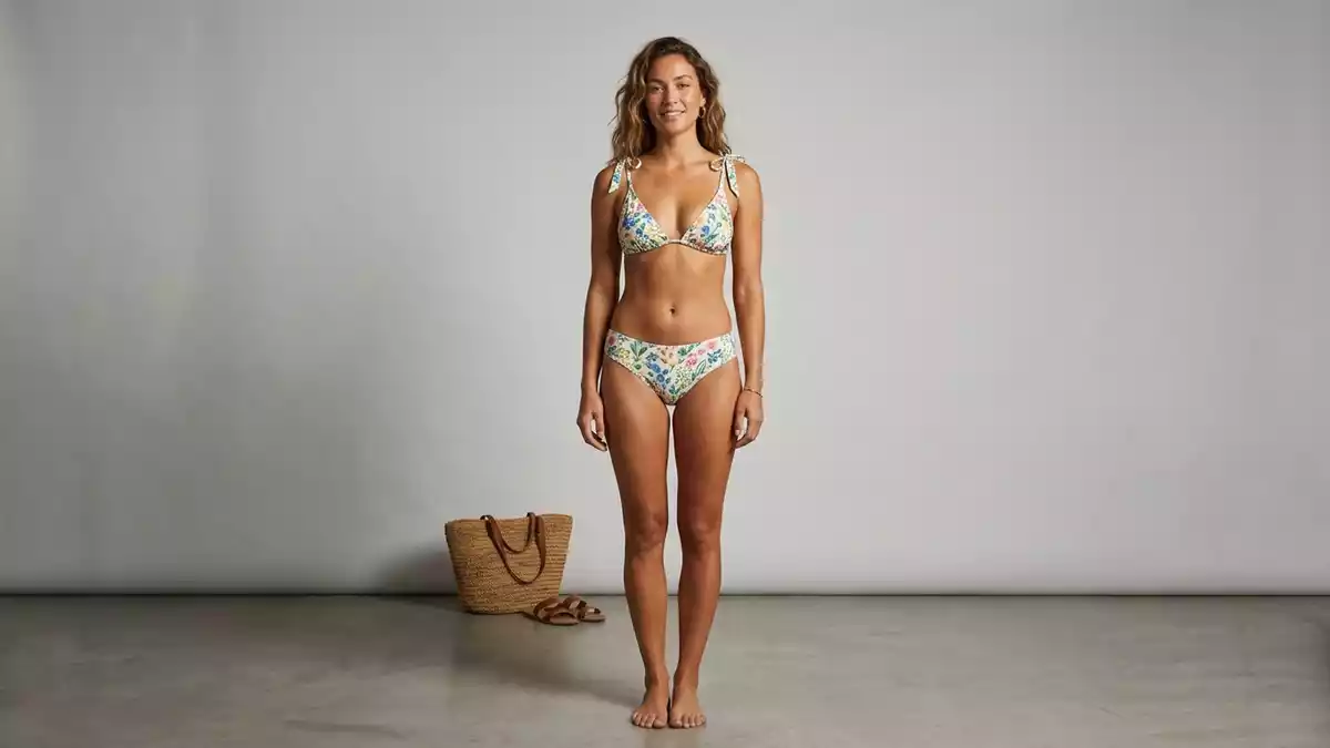 Fotorealistische Studioansicht von Bikini Set in neutraler Produktdarstellung, neutral