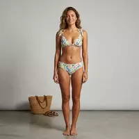 Fotorealistische Studioaufnahme von Bikini Set zum Thema Esprit Damen Bikini-Set Triangel, klare Lichtfuehrung - Foto: THN